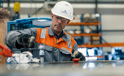 Wärtsilä service employee in the workshop