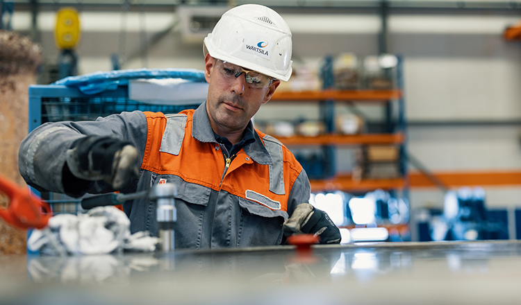 Wärtsilä service employee in the workshop