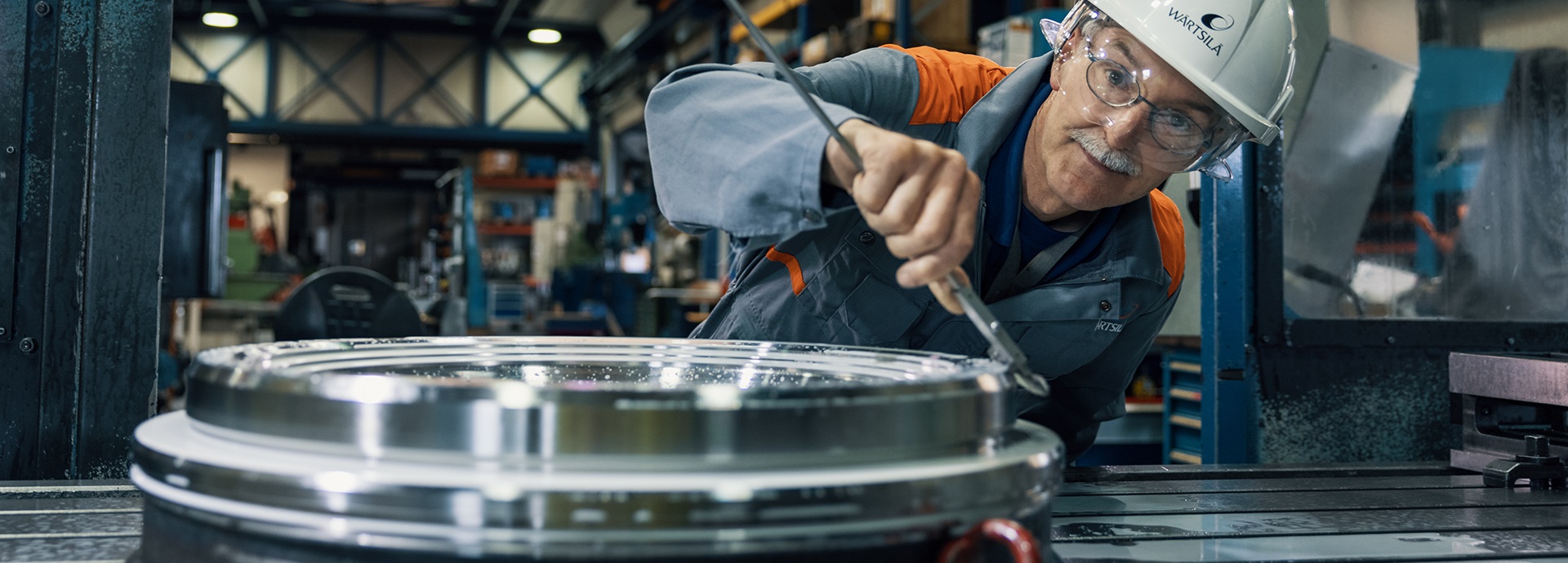 Wärtsilä service employee at work