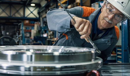 Wärtsilä service employee at work
