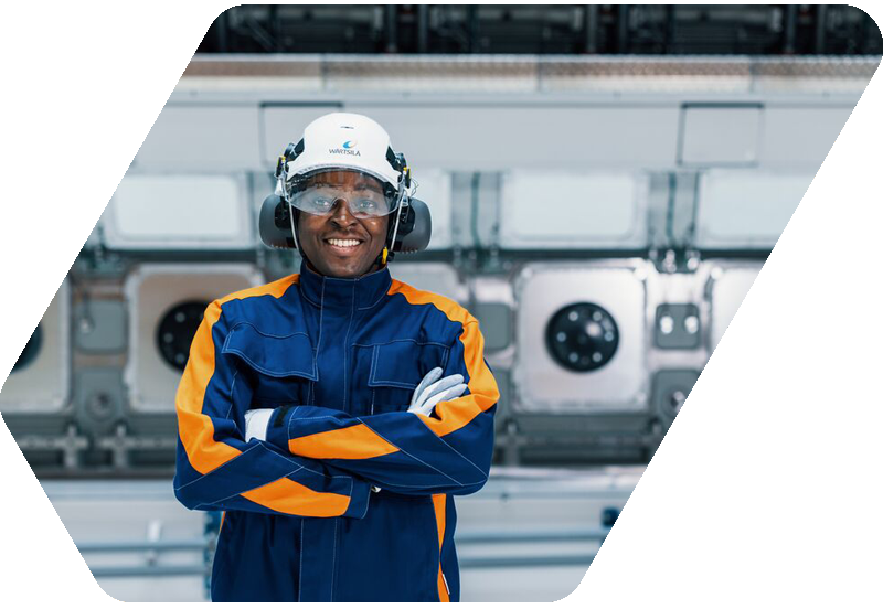 Wärtsilä factory worker in front of an engine