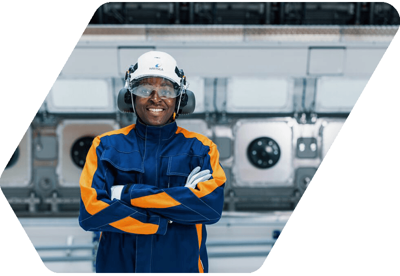 Wärtsilä factory worker in front of an engine