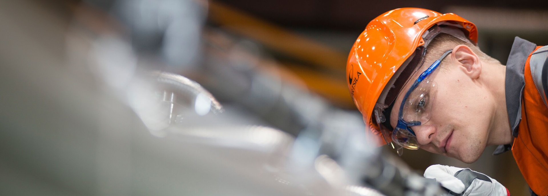 Wärtsilä service employee during work