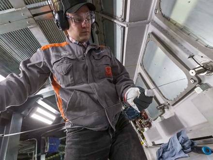 As an engine breaker, he is responsible for ensuring that every new engine developed by Wärtsilä can withstand the most rigorous punishment, from extreme weather conditions to peak-load pressures.