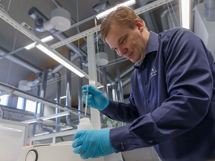 support the end customer’s fuel supplier selection Wärtsilä laboratory to support the end customer’s fuel supplier selection