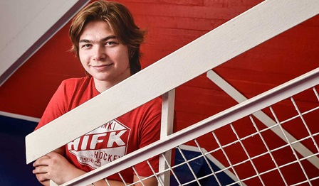 HIFK star Niklas Nordgren scores with a smile